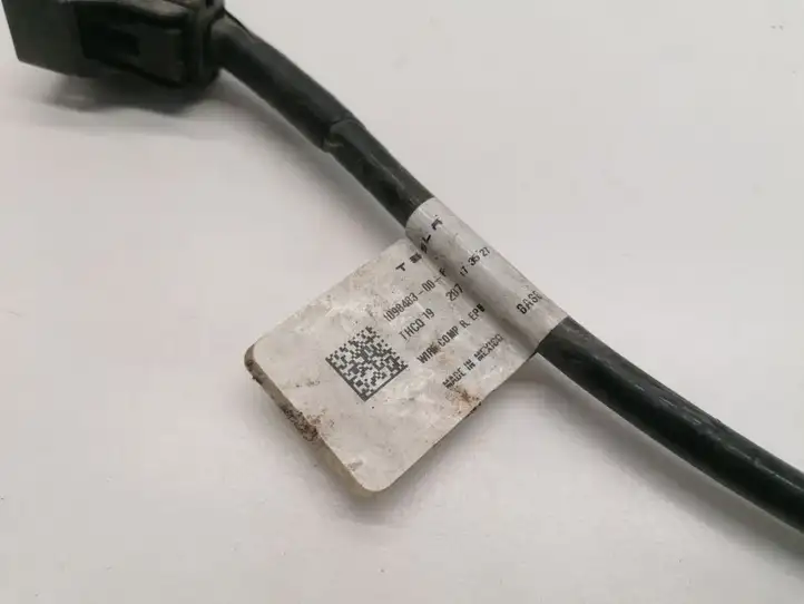 Tesla Model 3 (2017 - 2023) 1098483-00-F Прочая электропроводка — фото 3