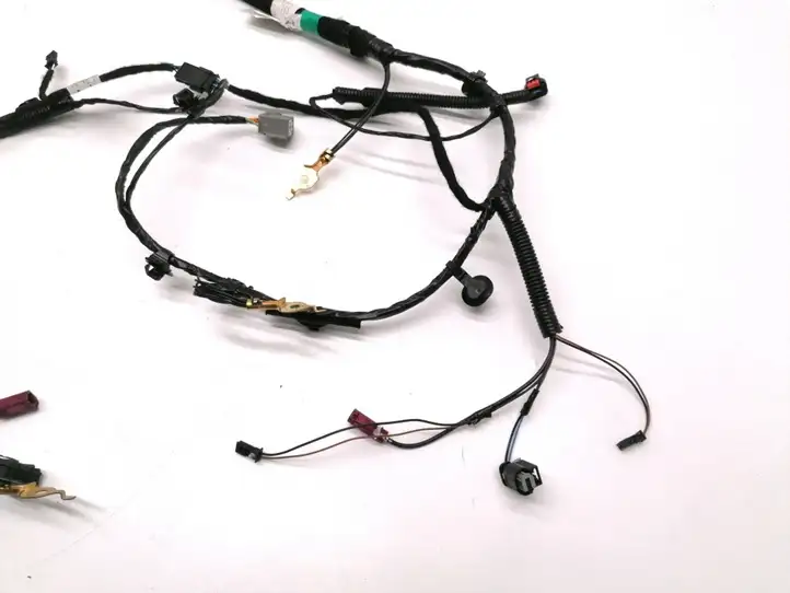 Tesla Model 3 (2017 - 2023)  2068789-02-B Другой проводник