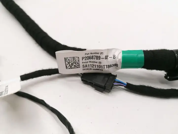 Tesla Model 3 (2017 - 2023)  2068789-02-B Другой проводник