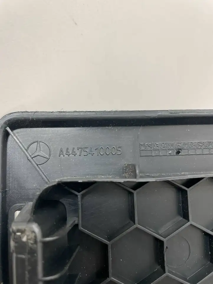 Mercedes-Benz Vito W447 (2014 - ) A4475410005 Крышка ящика аккумулятора — фото 3