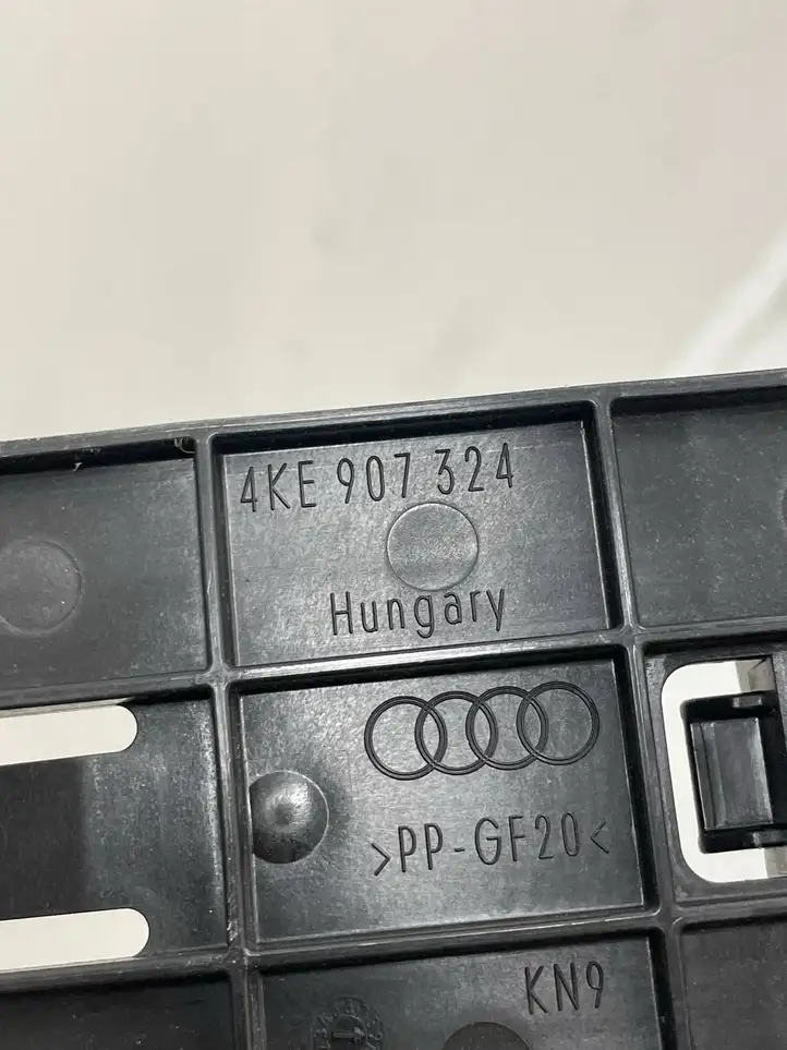 Audi e-tron (2018 - ) 4KE907324 Прочие детали салона — фото 3