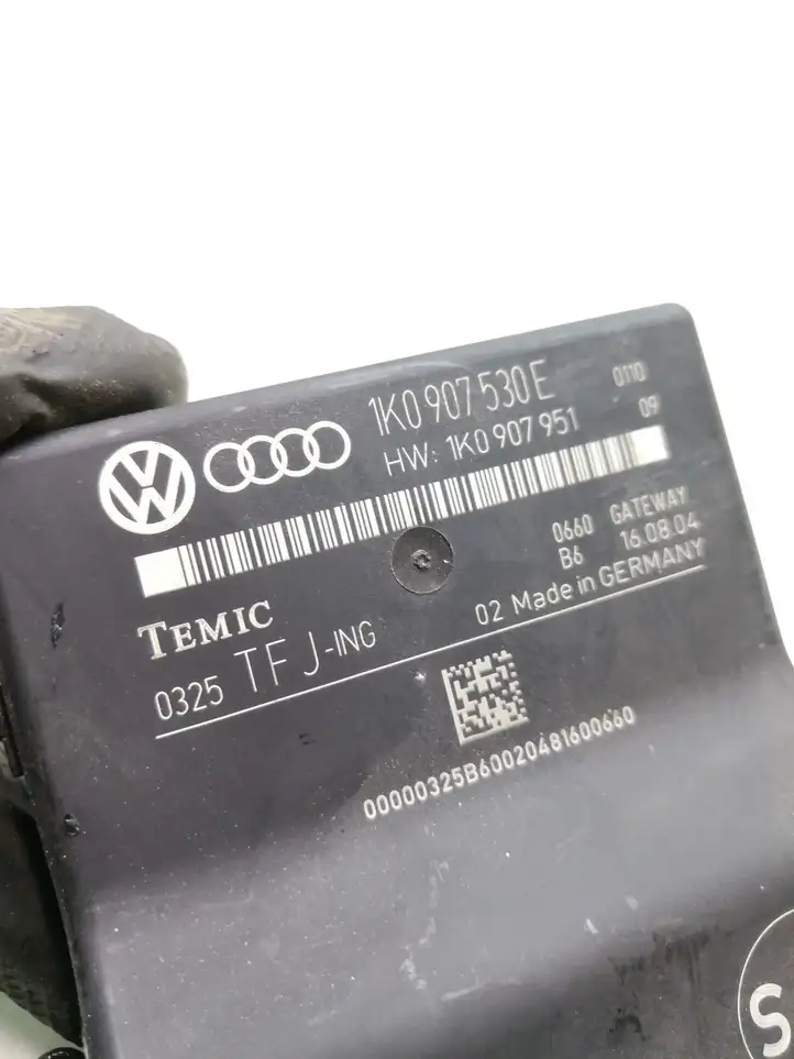 Volkswagen Touran I (2003 - 2010) 1K0907530E Модуль Gateway — фото 3