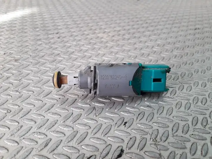 Opel Vivaro (2001 - 2006)  8200168240B Датчик педали сцепления