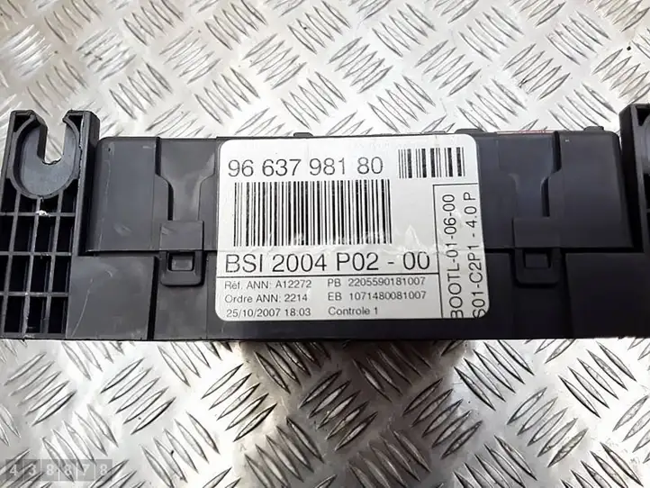 Peugeot 308 (2007 - 2013) 9663798180 Блок предохранителей — фото 4