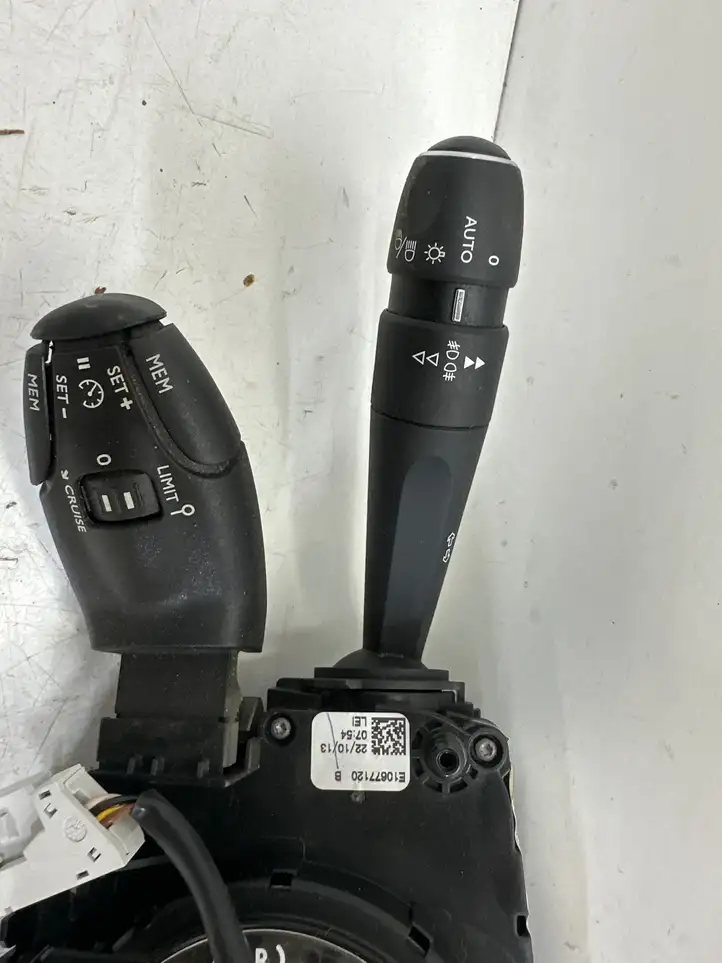 Peugeot 308 (2013 - 2021) 98072732ZD Датчик угла поворота руля — фото 4