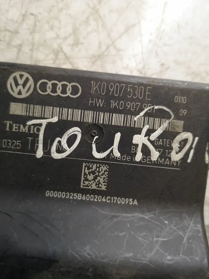 Volkswagen Touran I (2003 - 2010) 1K0907530E Модуль Gateway — фото 3