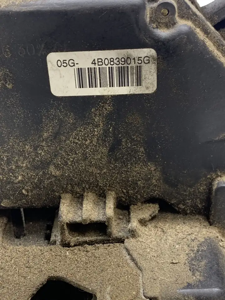 Audi A6 S6 C5 4B (2001 - 2004) 4B0839015G Замок задней двери — фото 4