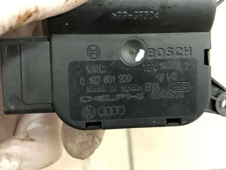 Volkswagen Touareg I (2002 - 2010) 0132801320 Двигатель задвижки потока воздуха — фото 2