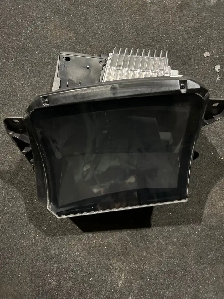 BMW 7 G11 G12 (2015 - 2022) 17089310 Выдвижной дисплей — фото 1