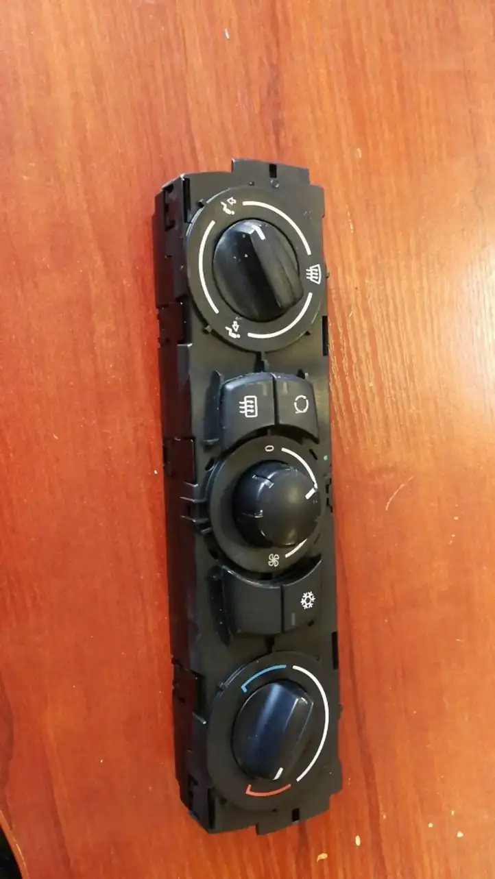 BMW 1 E81 E87 (2004 - 2011) 9147297 Блок управления климат-контролем — фото 1