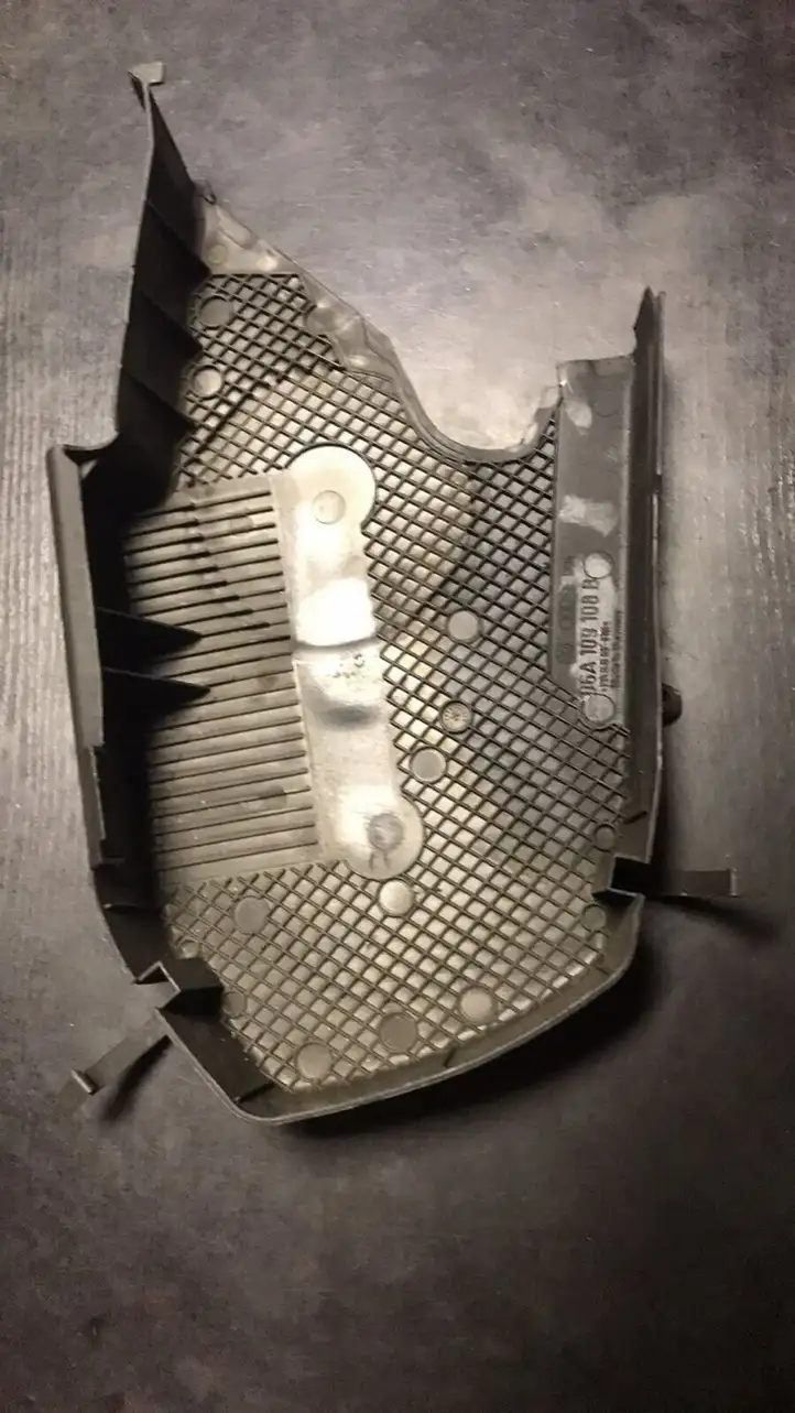 Volkswagen Golf IV (1998 - 2005) 06a109108b Защита ремня ГРМ — фото 2