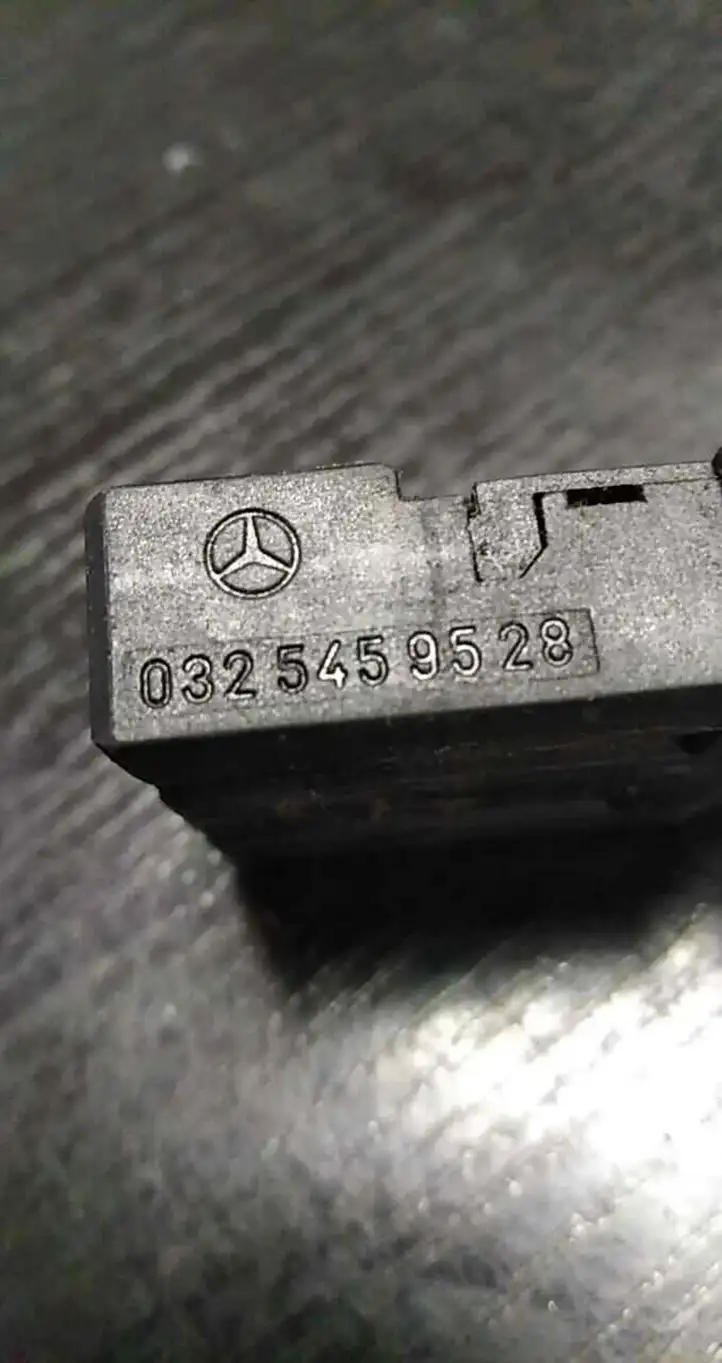 Mercedes-Benz CLK A208 (1997 - 2002) 0325459528 Прочая электропроводка — фото 3
