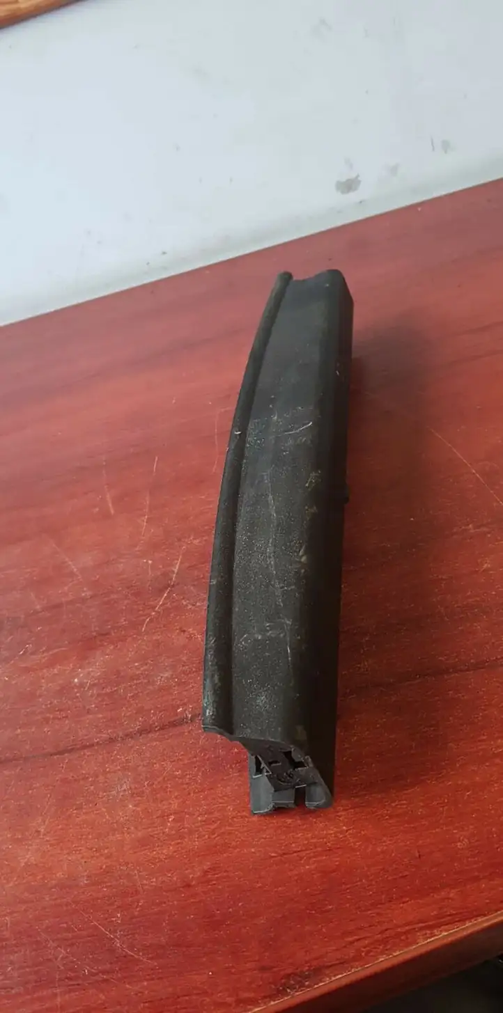 BMW 5 E60 E61 (2004 - 2010) 7079395 Солнцезащитная шторка багажника — фото 1