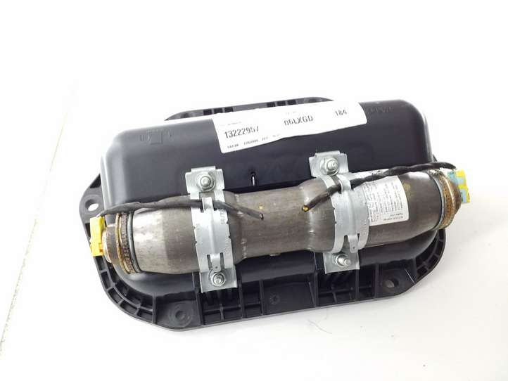 Opel Astra (2009 - 2012)  13222957 Подушка безопастности пассажира