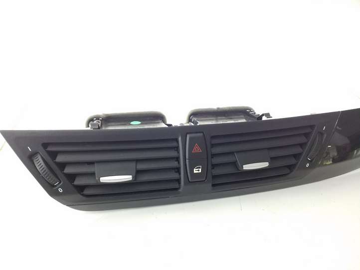 BMW X1 E84 (2009 - 2015)  64222991235 Центральный дефлектор