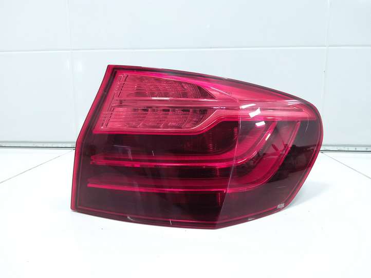 BMW 5 F10 F11 (2009 - 2016)  18818002 Задний фонарь в кузове
