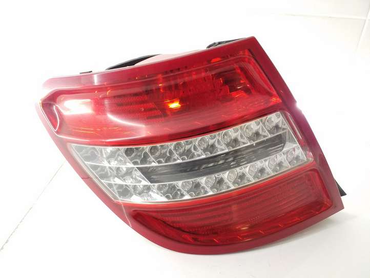 Mercedes-Benz C W204 (2007 - 2014)  A2048203964 Задний фонарь в кузове