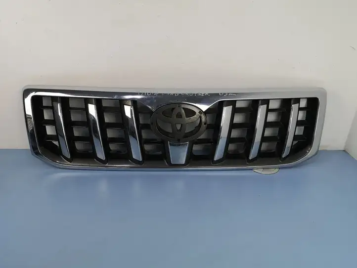 Toyota Land Cruiser (J120) (2002 - 2009) 5311160490 Верхняя решетка радиатора — фото 1