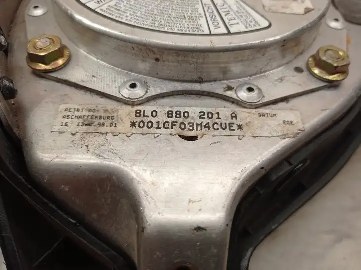 Audi A3/S3 8L (1996 - 2000) 8L0880201A Подушка безопасности руля — фото 1