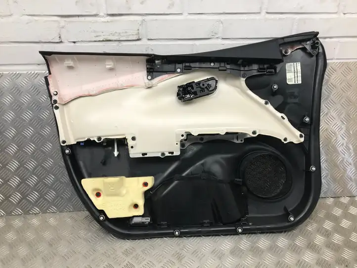 Toyota Prius (XW50) (2015 - ) 67777X1B12 Обшивка передней двери — фото 7
