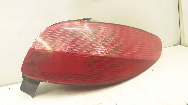 Peugeot 206 (1998 - 2012)  2531 Задний фонарь в кузове