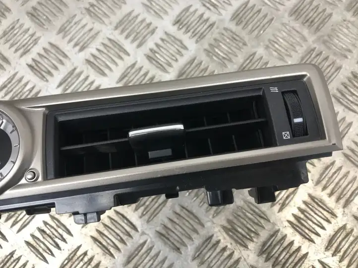 Lexus GS250 300 350 300h 450h (2011 - 2015) 3556420480 Центральный воздушный дефлектор — фото 4