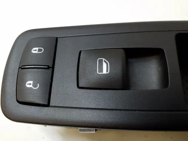 Jeep Cherokee (2013 - 2017) 56046554AD Кнопка стеклоподъемников — фото 3