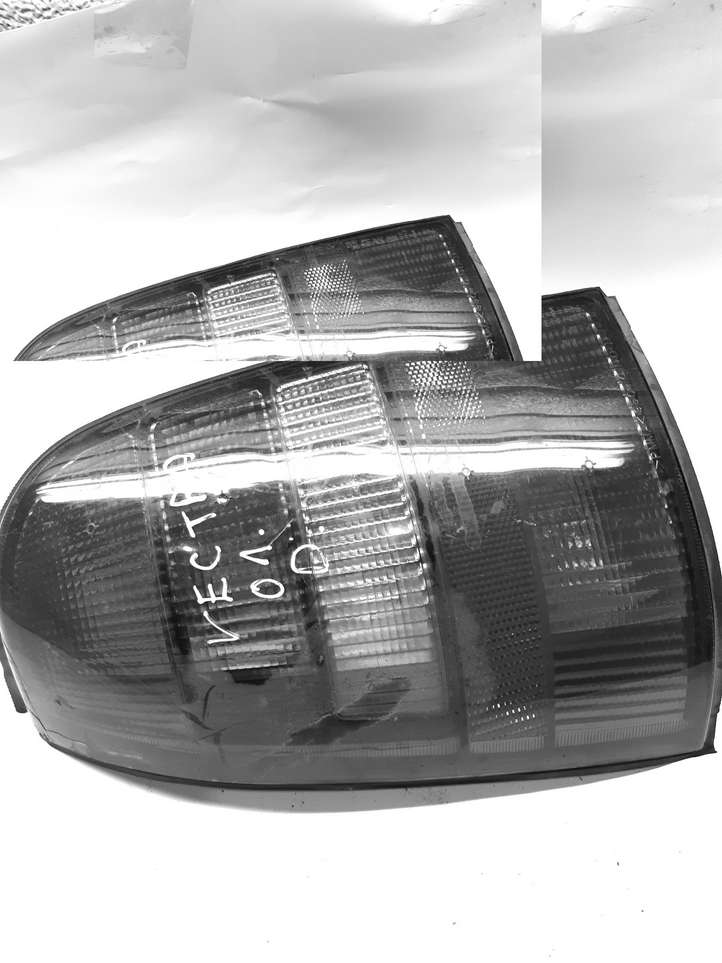 Opel Vectra (1999 - 2002)  09153153 Задний фонарь в кузове