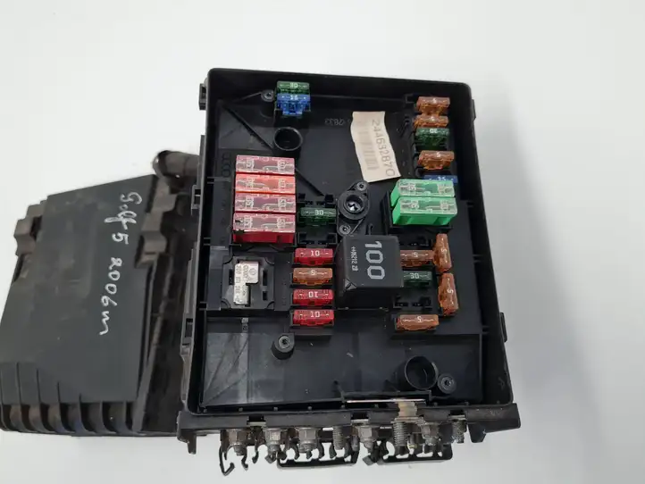 Volkswagen Golf V (2003 - 2009) 1K0937125A Блок предохранителей — фото 2