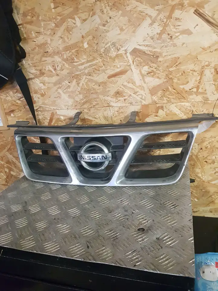 Nissan X-Trail T30 (2001 - 2007) 623108H700 Передняя решетка — фото 1