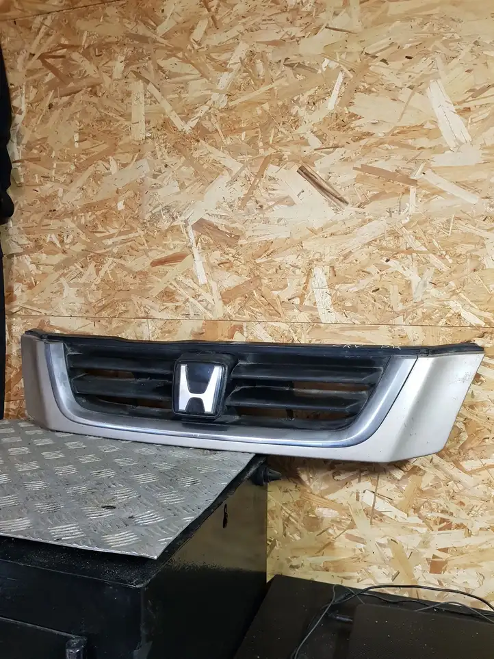 Honda CR-V (2001 - 2004) Передняя решетка — фото 1