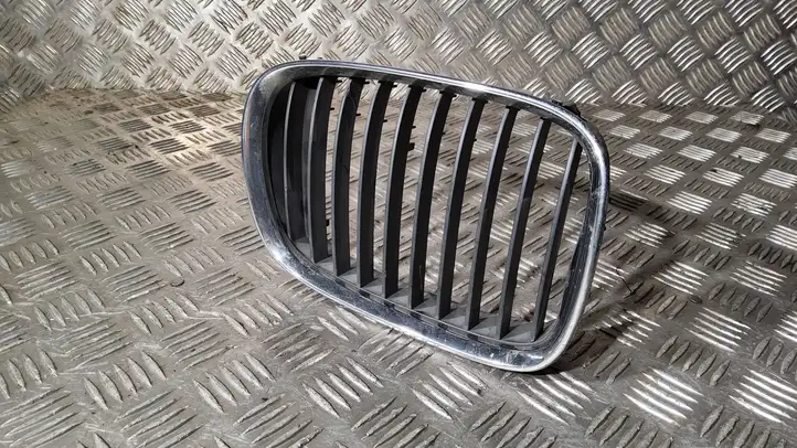 BMW 5 E39 (1996 - 2003) 81845329 Передняя решетка — фото 2