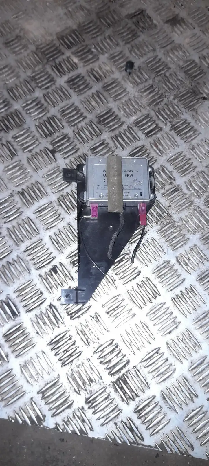 Audi A6 S6 C6 4F (2004 - 2008) 8E0035456B Усилитель антенны — фото 1