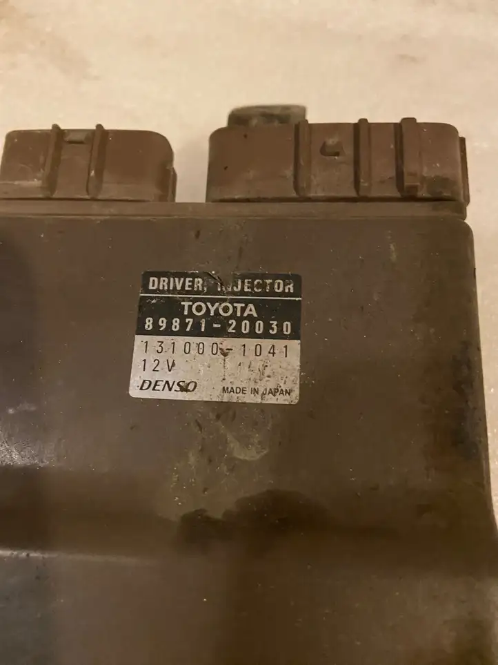 Toyota Avensis Verso (2001 - 2004) 8987120030 Блок управления форсунками — фото 2