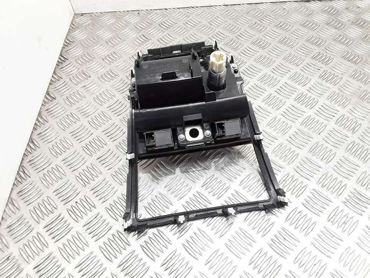 Mazda 6. (2012 - 2015)  GDK164361 Рамка рычага переключения передач
