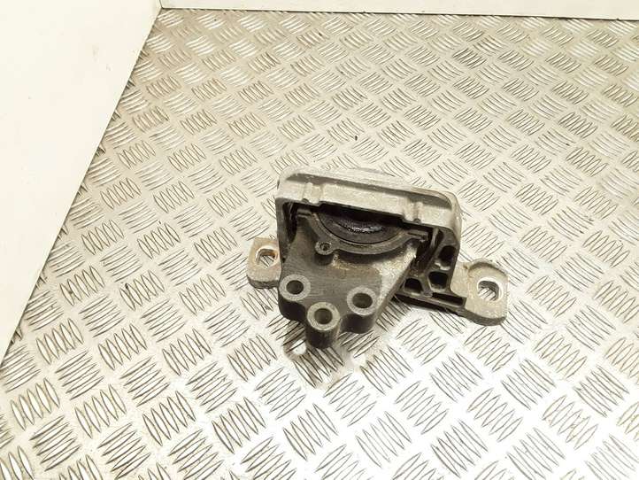 Ford Focus (2011 - 2015)  CV616F012EB Подушка двигателя
