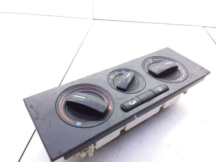 Audi A2 (1999 - 2007)  8Z0819045D Блок управления кондиционера воздуха / климата/ печки (в салоне)