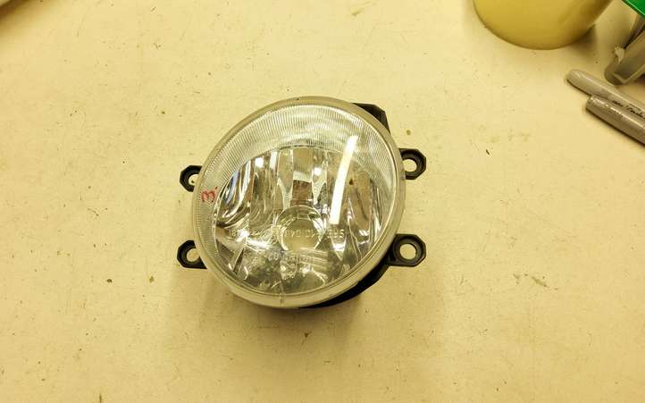 Toyota Yaris (2014 - 2019)  8122002110 Передняя противотуманная фара
