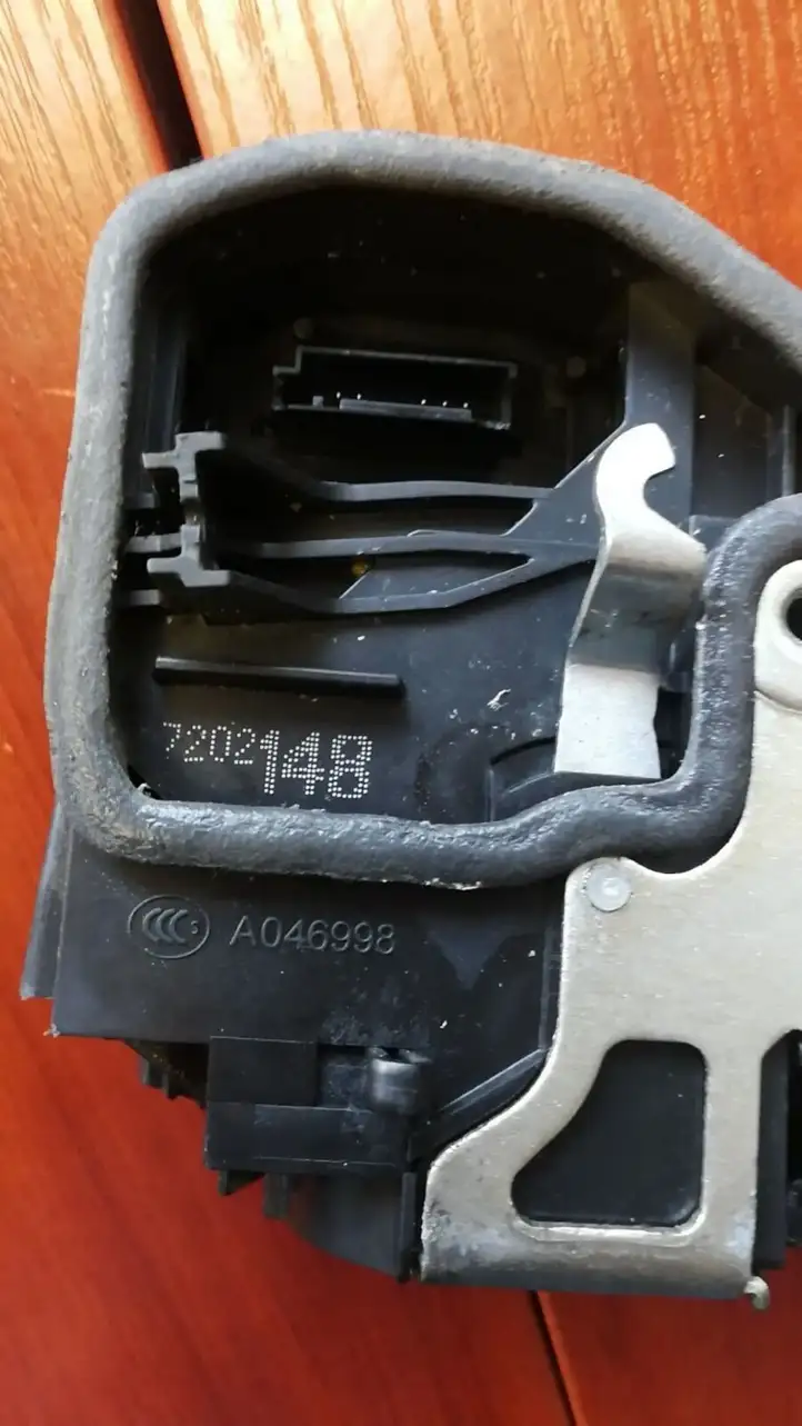 BMW 3 F30 F35 F31 (2012 - 2018) 7202148 Замок задней двери — фото 3