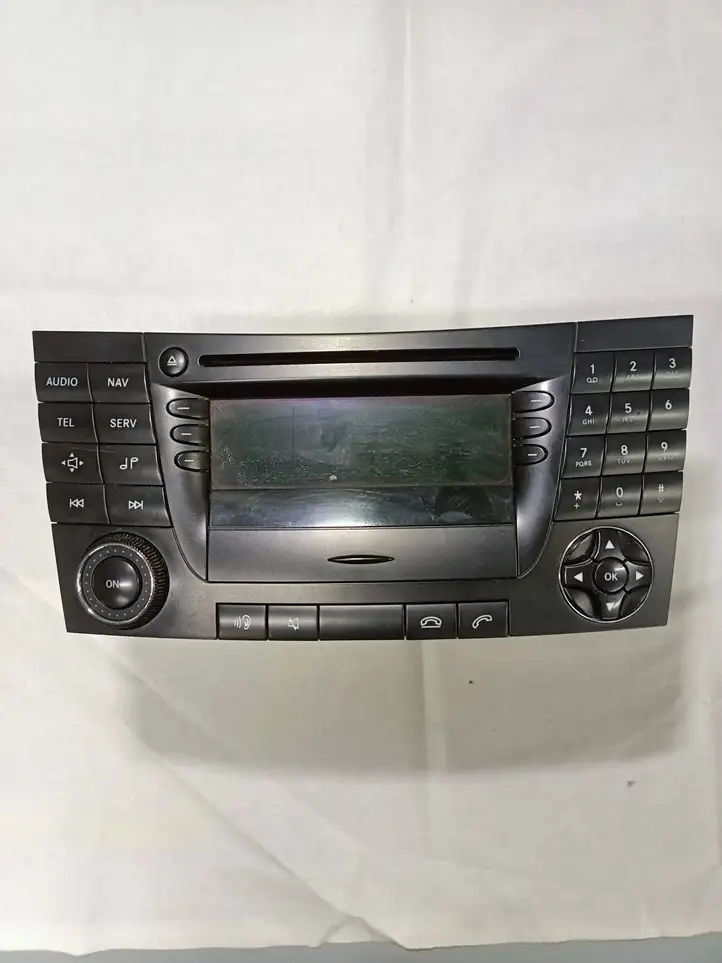 Mercedes-Benz E W211 (2002 - 2009) A2118704589 Магнитола / мультимедийная система — фото 1
