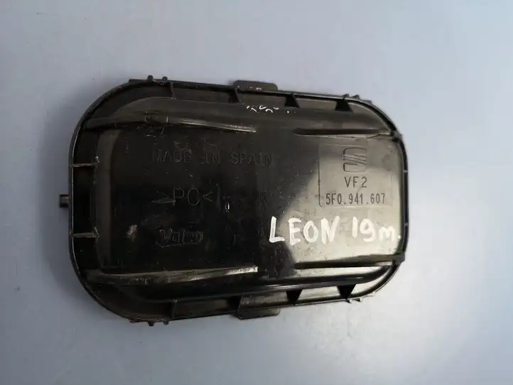 Seat Leon (5F) (2012 - 2019) 5F0941607 Крышка фары — фото 1