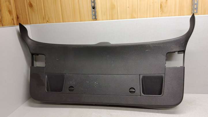 Volkswagen PASSAT B6 (2005 - 2010)  3C9867605D Обшивка крышки багажника