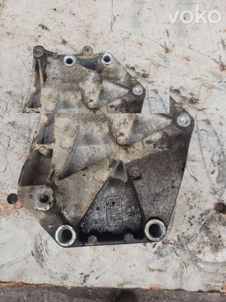 Opel Vectra (2002 - 2005)  55210423 Кронштейн