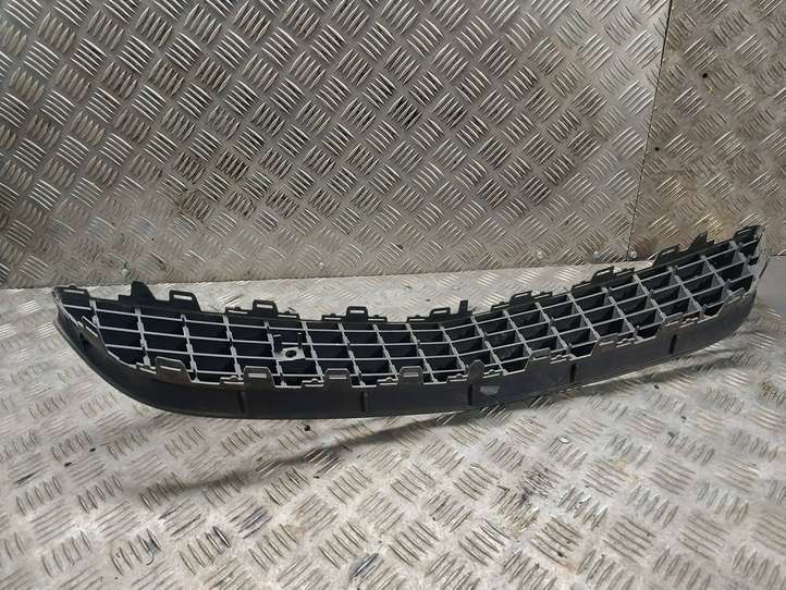 Opel Astra (2004 - 2009)  13225758 Нижняя решётка (из трех частей)
