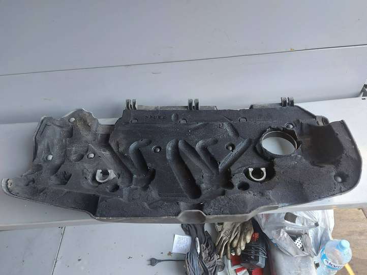 Volvo V70 (2000 - 2004)  30757535 Крышка двигателя (отделка)