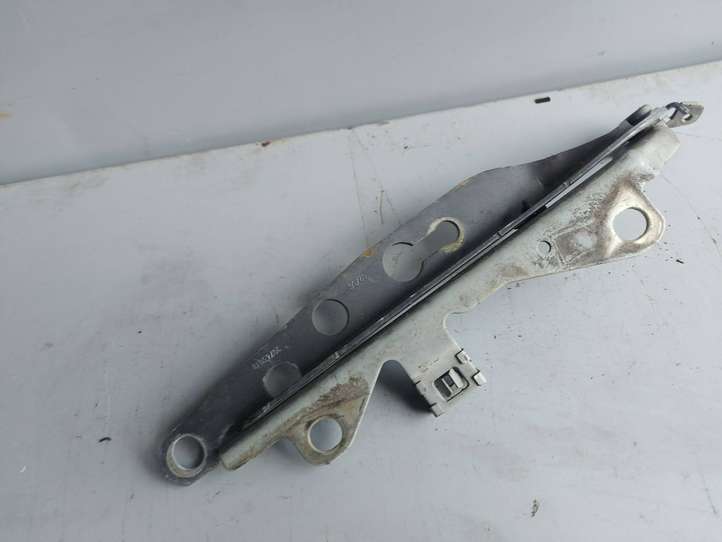 Volvo V70 (2000 - 2004)  30745018 Петля (петли) капота