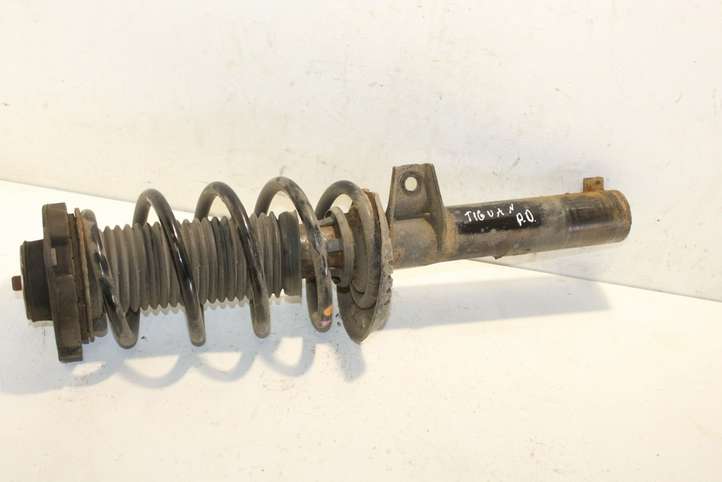 Volkswagen Tiguan (2011 - 2016)  5N0413031AP Передний амортизатор с пружиной