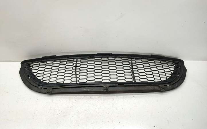 BMW 3 E90 E91 (2005 - 2012)  7891392 Нижняя решётка (из трех частей)