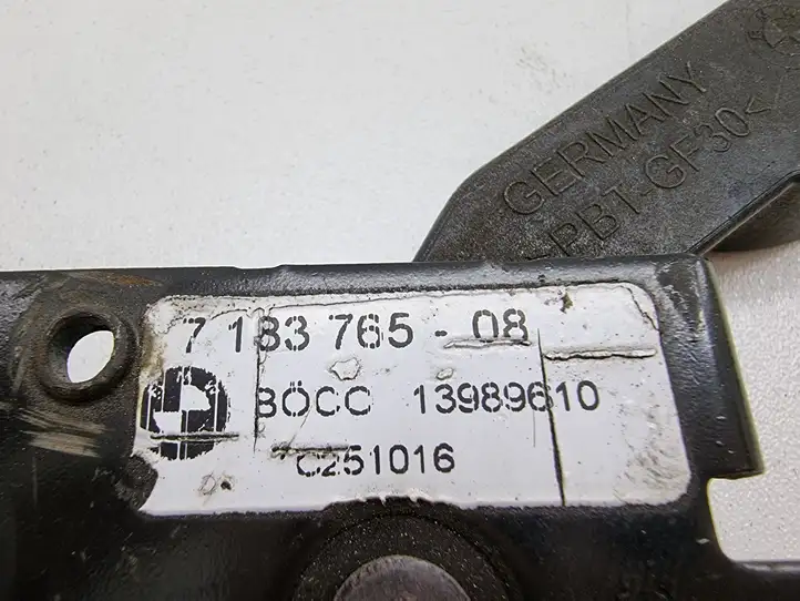 BMW 5 F10 F11 (2009 - 2016) 7183765 Ручка открытия капота — фото 3