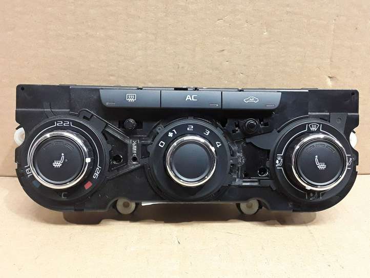 Skoda Octavia Mk2 (1Z) (2004 - 2013)  3T0820047P Блок управления кондиционера воздуха / климата/ печки (в салоне)